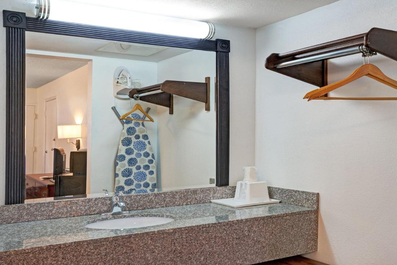 Zen Living Suites Extended Stay - Jacksonville - University Blvd 外观 照片