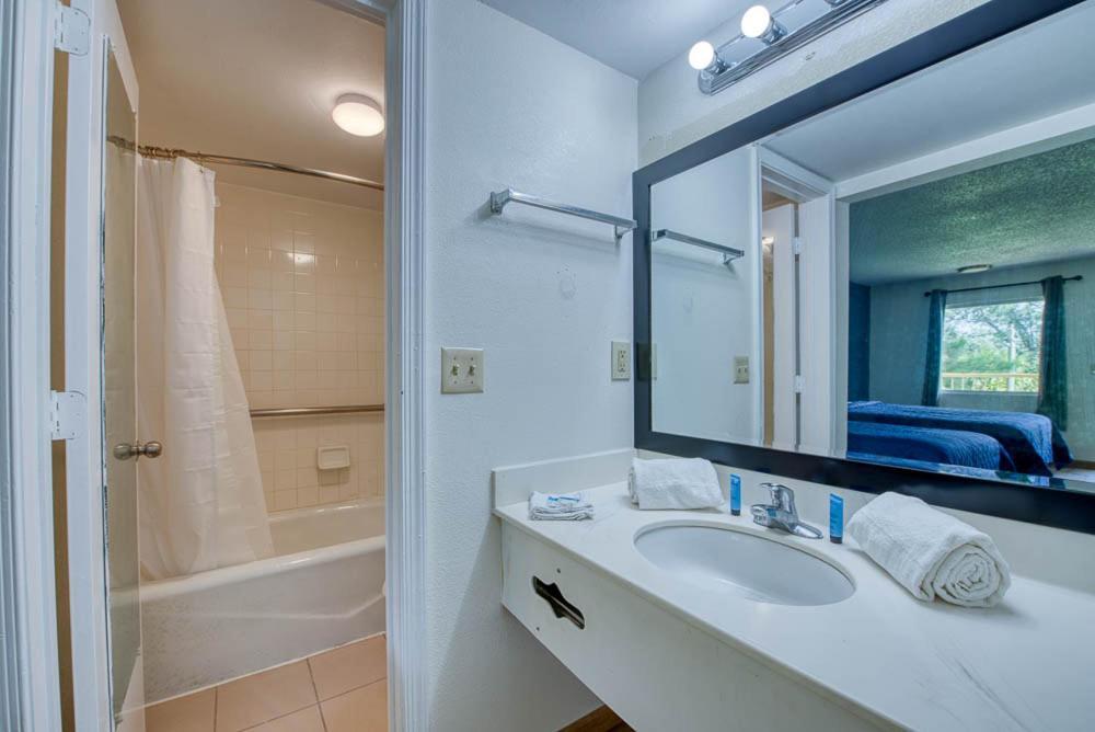 Zen Living Suites Extended Stay - Jacksonville - University Blvd 外观 照片